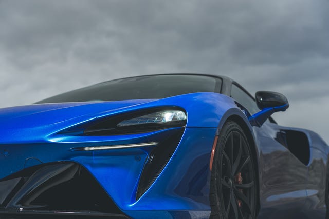 2023 mclaren artura